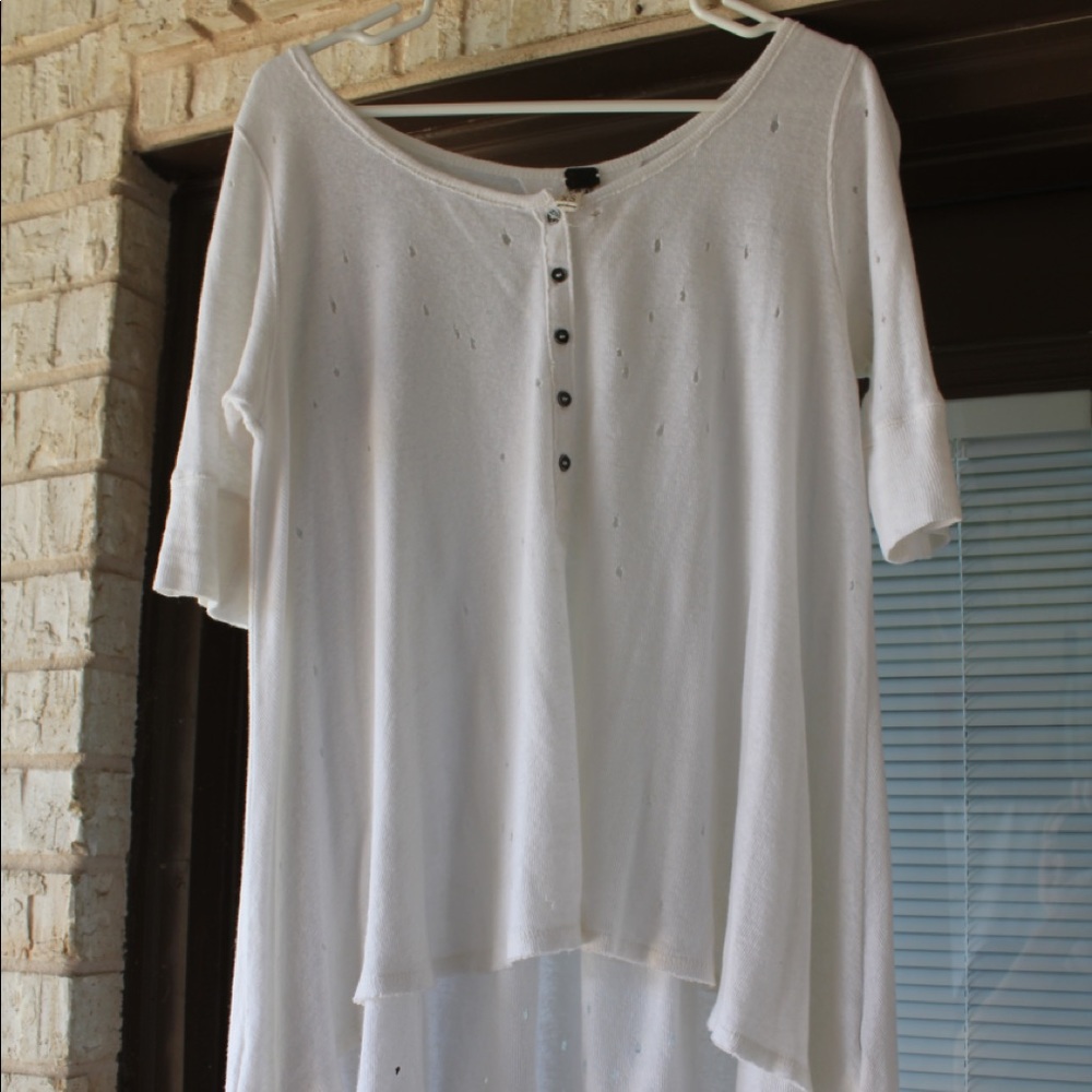 Free People white distressed quarter sleeve top
